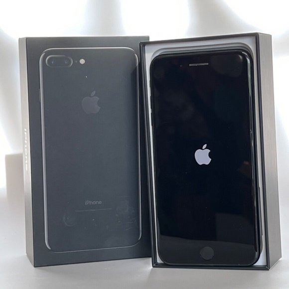 Apple iPhone 7 Plus 256 GB Black SUPER BUNDLE w/ battery back up - Picture 3 of 7